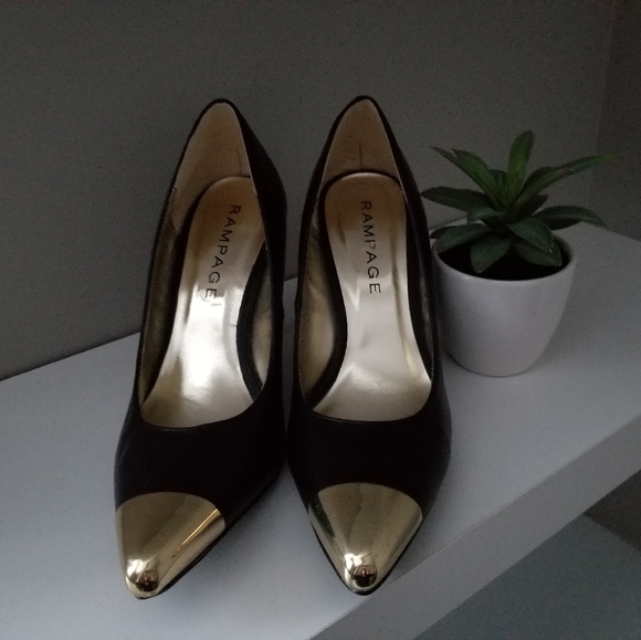 NWOT Rampage Black and Gold Pumps - Picture 3 of 5